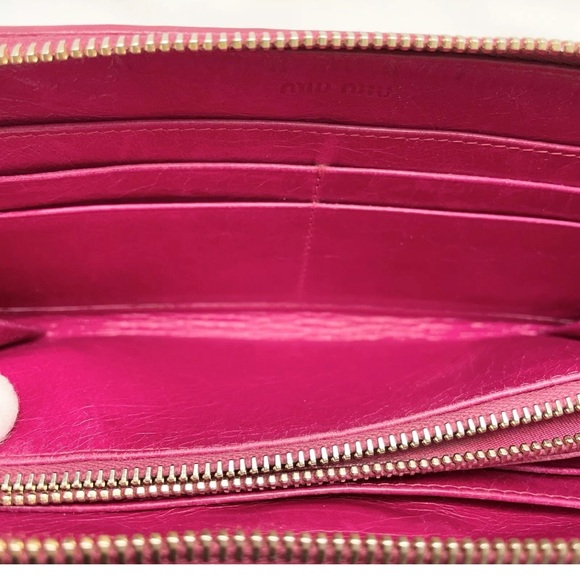 Miu Miu 🇮🇹Quilted Zippy Wallet w/box - Picture 9 of 13